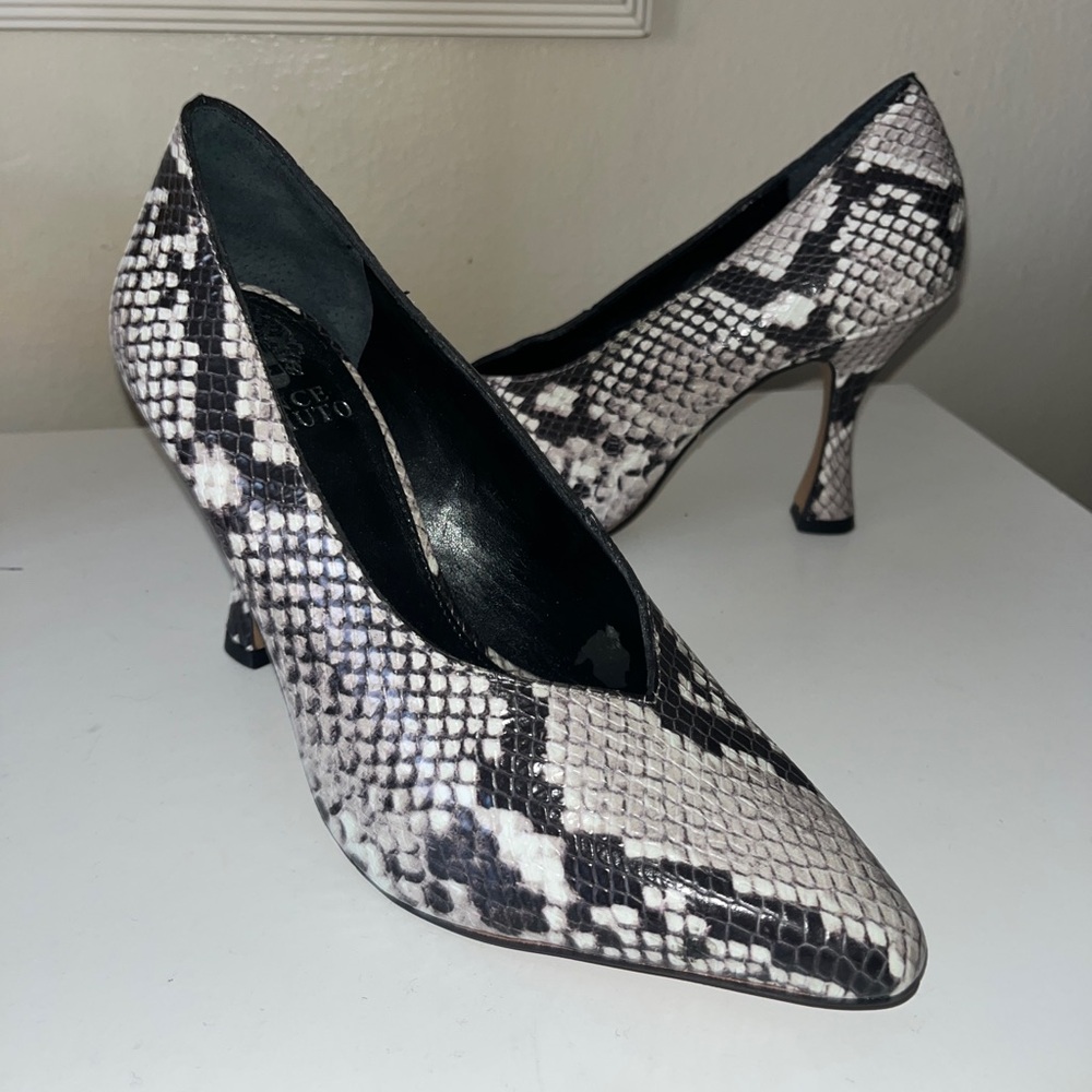 NWOT Vince Camuto Snake Print Heels